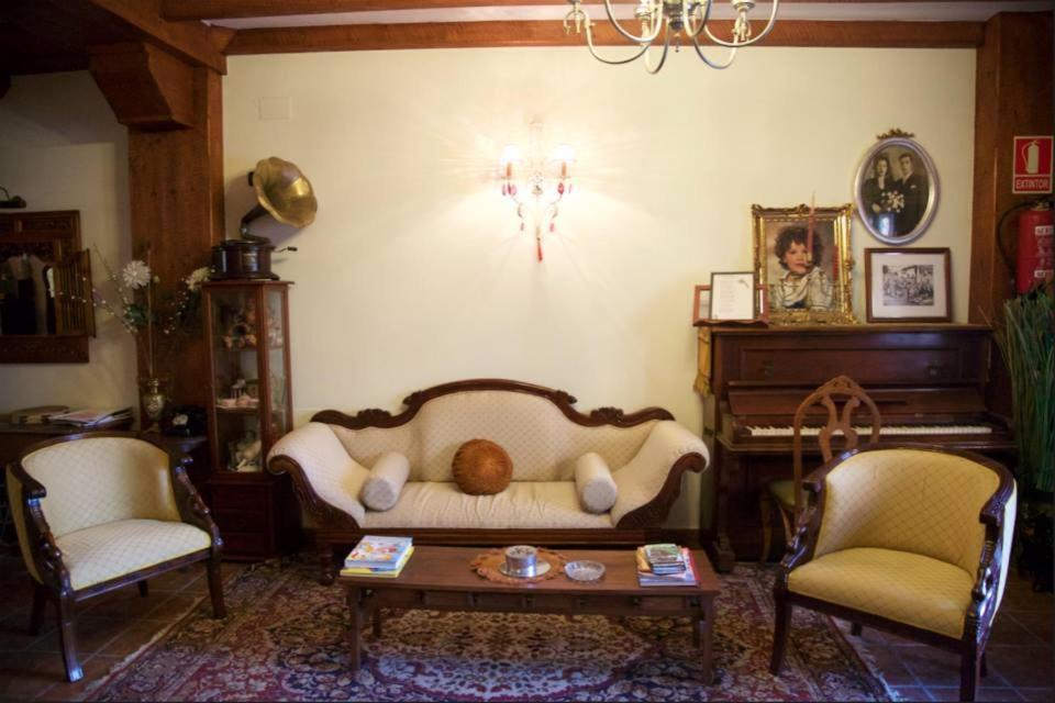 Posada De Sena Екстериор снимка